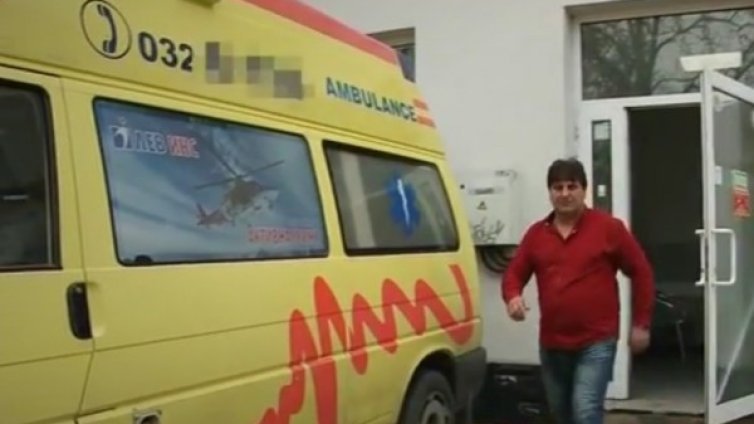 Патрулка преследва линейка!? А тя бързала за спешен случай