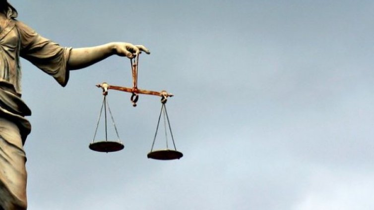 2 бона глоба за мъж, проверявал дали 112 действа ефективно