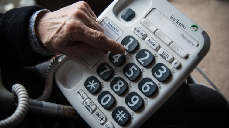 Дядо помогна на "полицаи", даде на апаши 5724 лв.