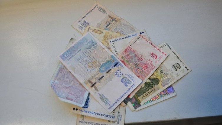 НАП и митниците се похвалиха &ndash; събрали повече данъци