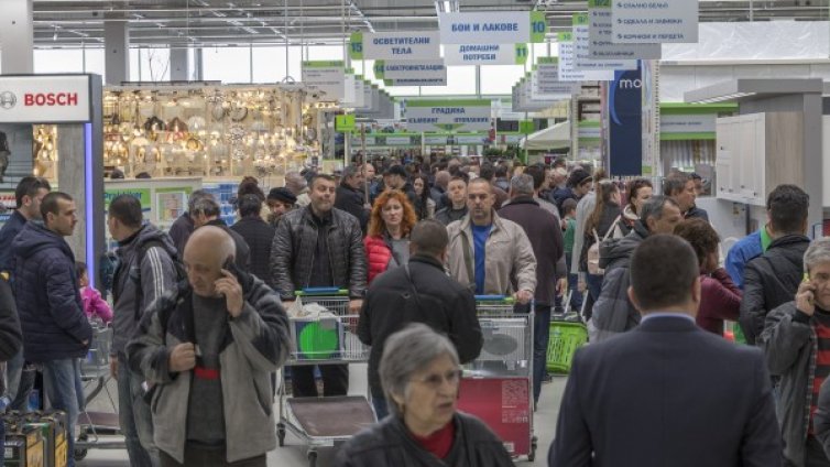 Изцяло обновеният "Практикер" в град Бургас отвори врати