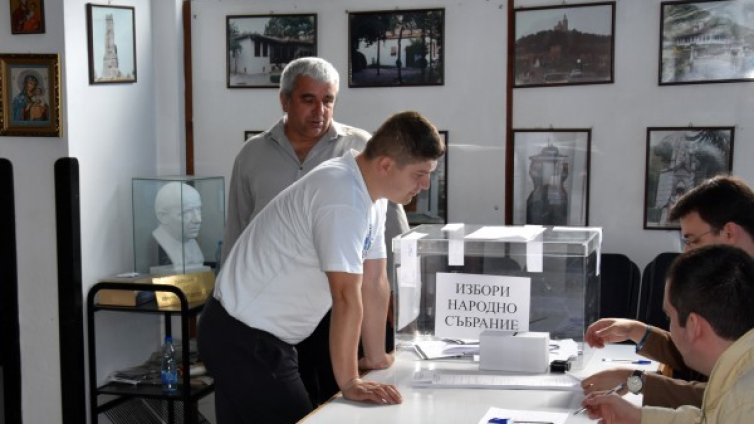 Прихванаха неграмотен председател на СИК в Петрич