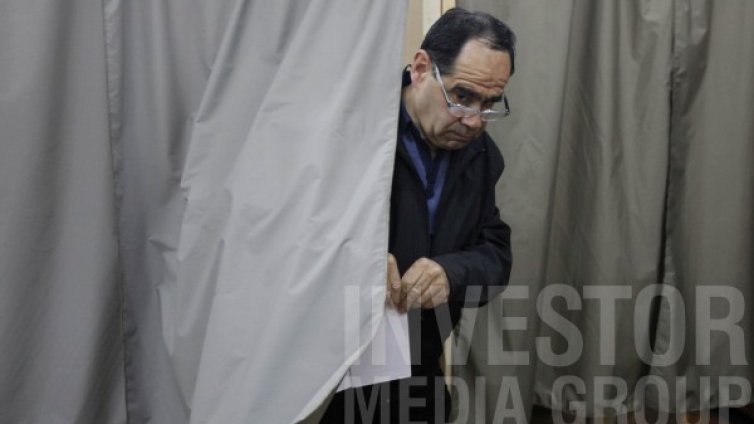 "Екзакта" разтвори ножицата до 6% между ГЕРБ и БСП