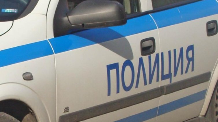 Мъж нахлу с пистолет в магазин, заплаши продавачката