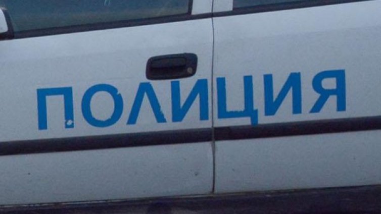 Белезници за двама &ndash; с пистолет vs. момче, взели BMW-то му