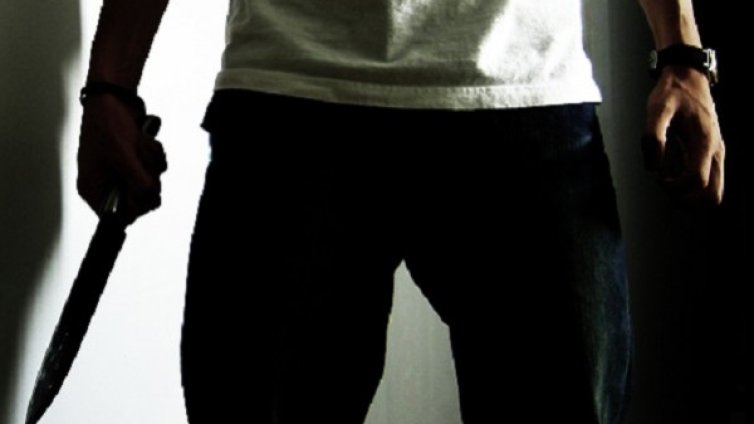 Крадец в непредвидена ситуация: Извадиха по-голям нож!