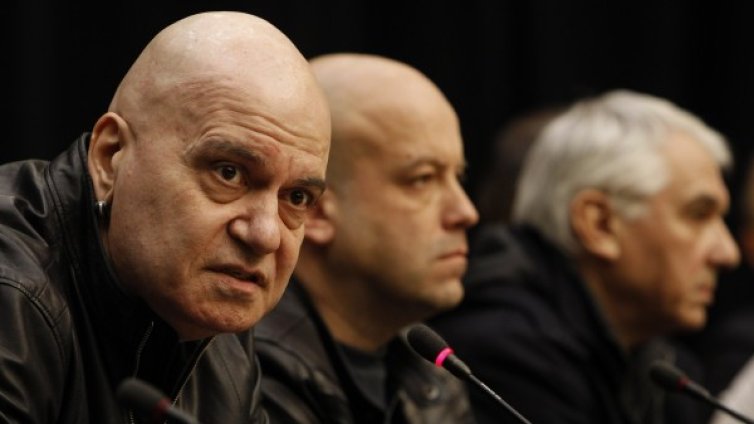 Какво ни готви Слави? Всенародно движение или протести?