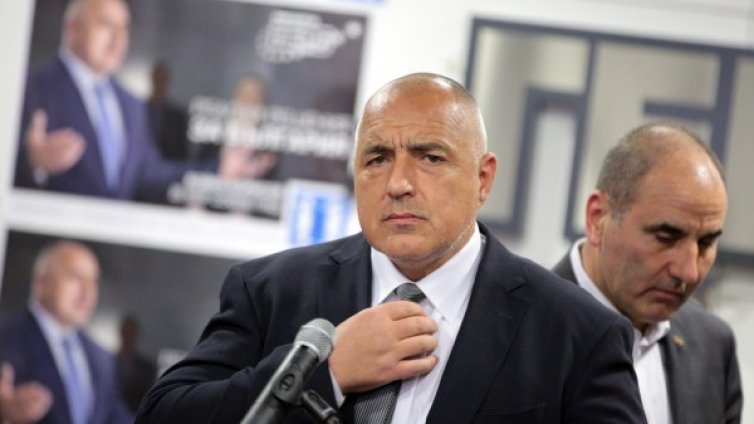 Борисов от FB: Отвън ли? Сами решаваме за кабинета!