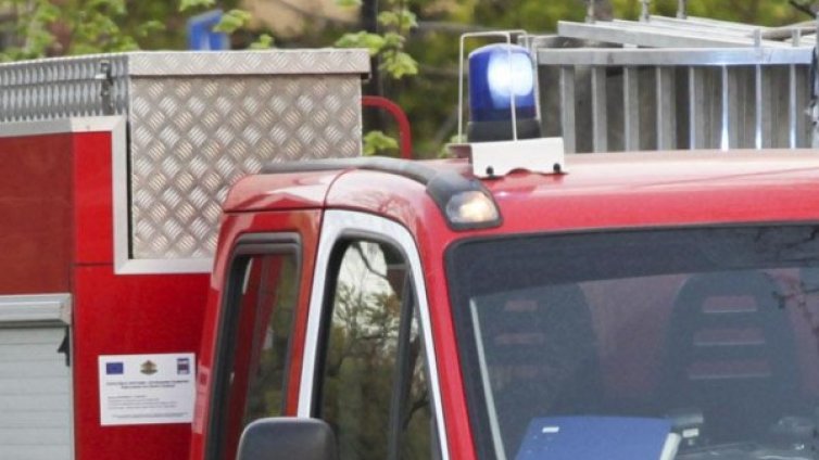 Пожар в храм в Белене, искра попаднала в съд с восък