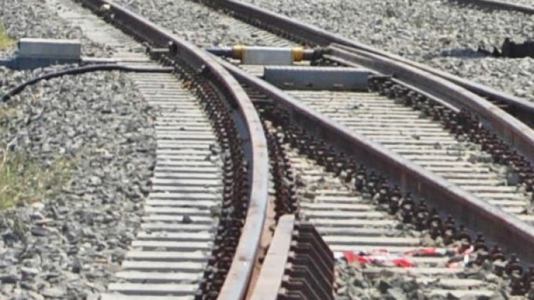 Влакът София-Бургас блъсна кола, шофьорът загина