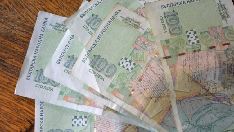 През терасата: 2400 лева отлитат за ало измамник