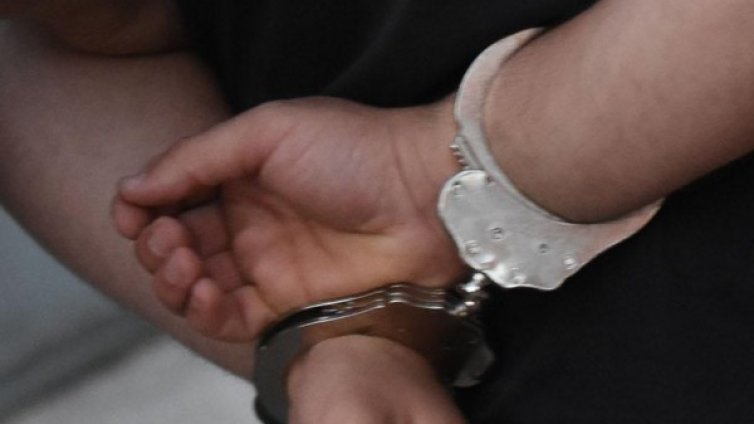 Бургаският педофил зарибил три деца в нета 