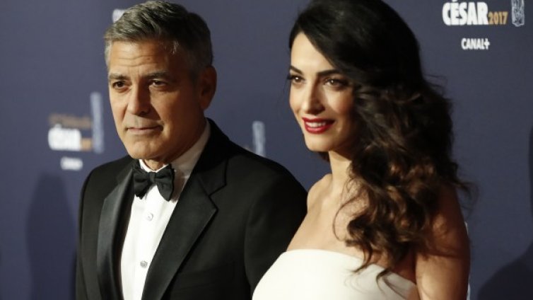 Щедрост: Клуни компенсира съседите си заради... ремонт