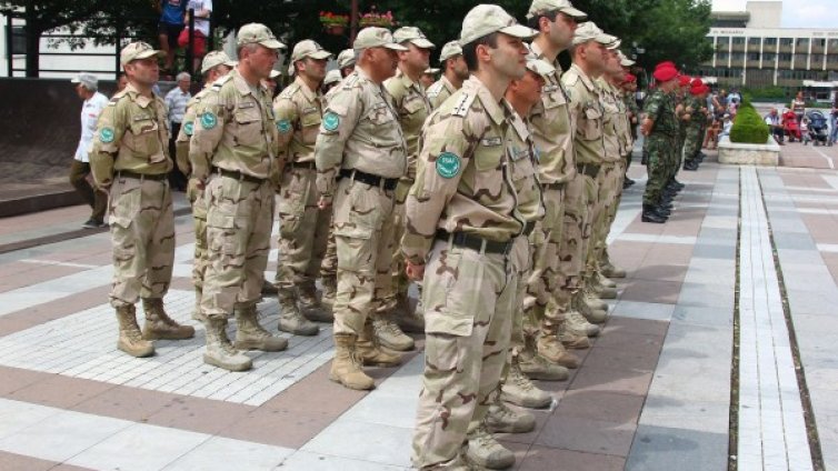 Военните ни на ръба, изпълняват задълженията си, но как?
