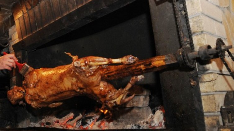 Предпразнично: Инспектори следят прясно ли е месото