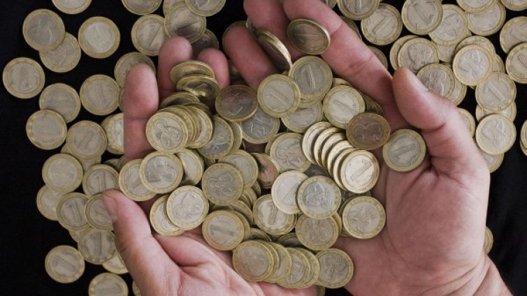 С такси от Монтана до София: Баба донесе 9 бона на апаши