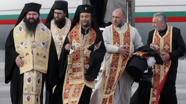 Благодатният огън пристигна и у нас