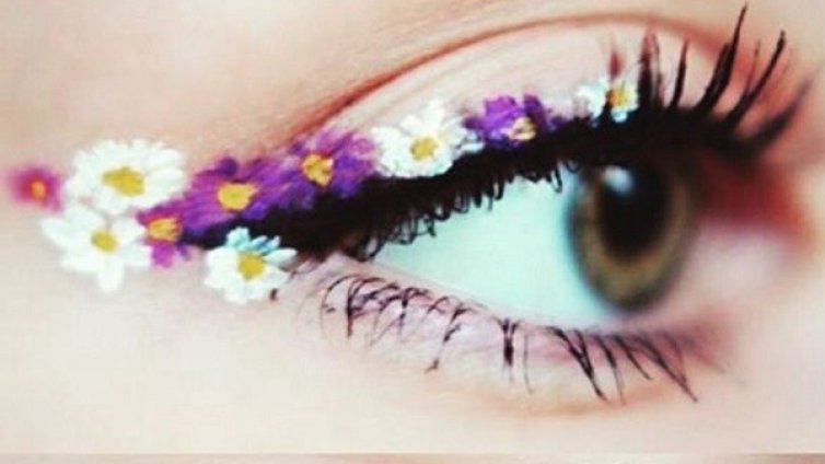 Цветя по очите - новият хит в грима