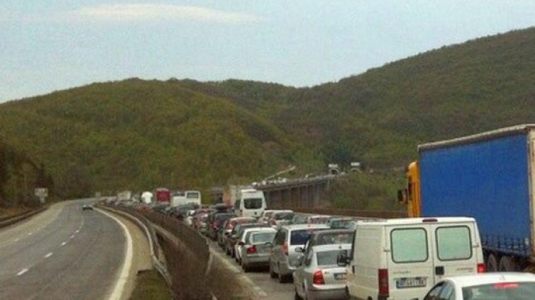 След инцидента: Затварят тунел "Витиня" към София