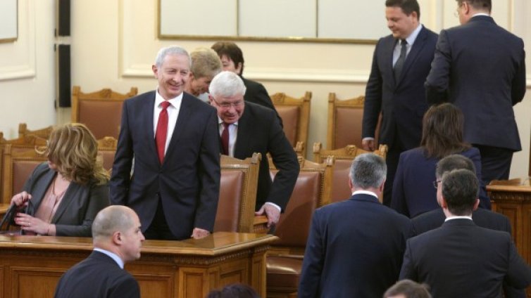 Герджиков връща властта на Борисов на 4 май. Ако е рекъл Господ