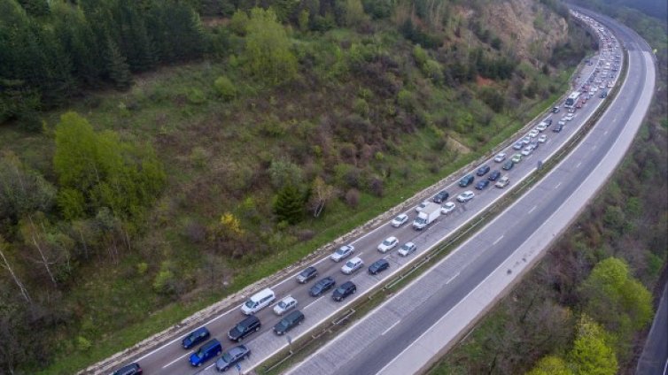 На вилата, към Гърция, на спа курорт&hellip; Празник следва празника!