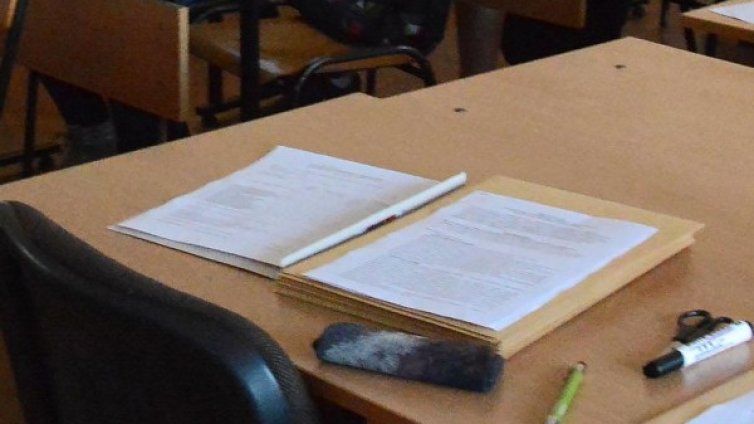 Модернизация в МОН: Ще проверяват матурите с компютри