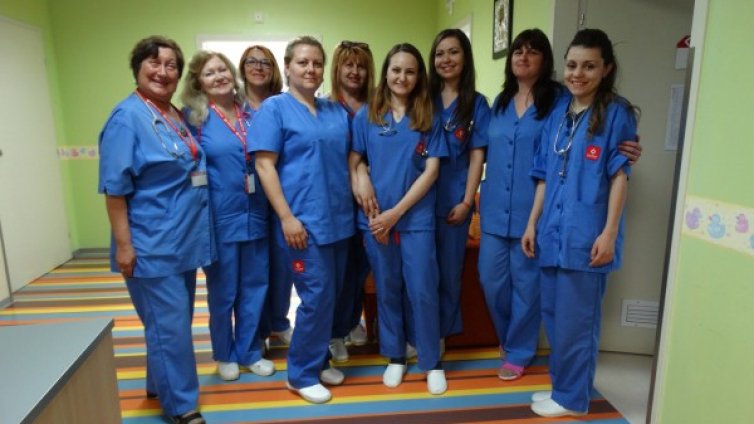 Нов живот: Лекари в Бургас спасиха недоносено бебе