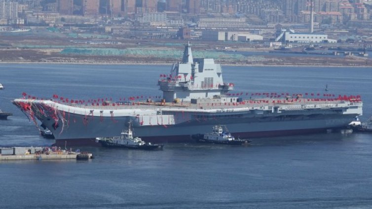 Китай пусна на вода първия самолетоносач, разработен там