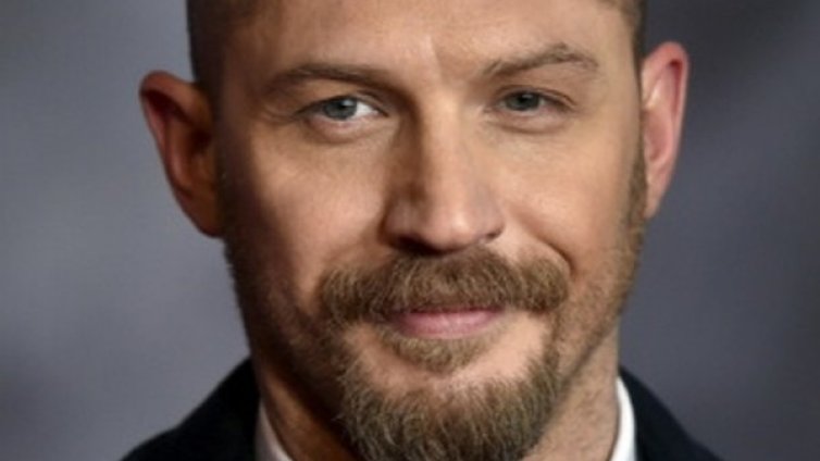 Герой и в живота! Том Харди залови обирджия