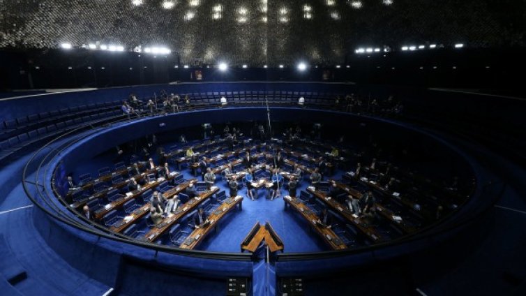 В бразилския парламент: Речи само с... подходящо облекло