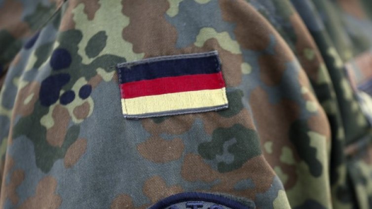 Задържаха германски военен, готвел терористичен акт