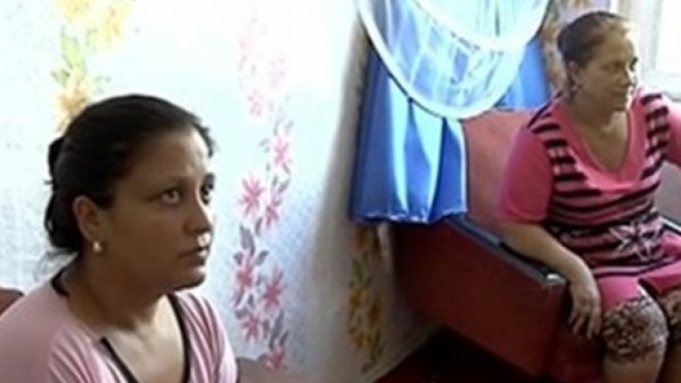 Сиамските близнаци от Сливен &ndash; все още заедно. Ще ги оперират ли?