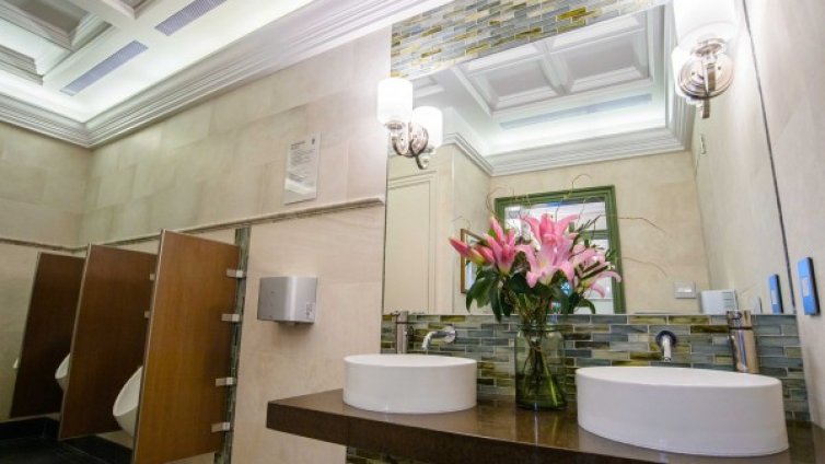 Лукс и в двете нули: Тоалетна за $300 000