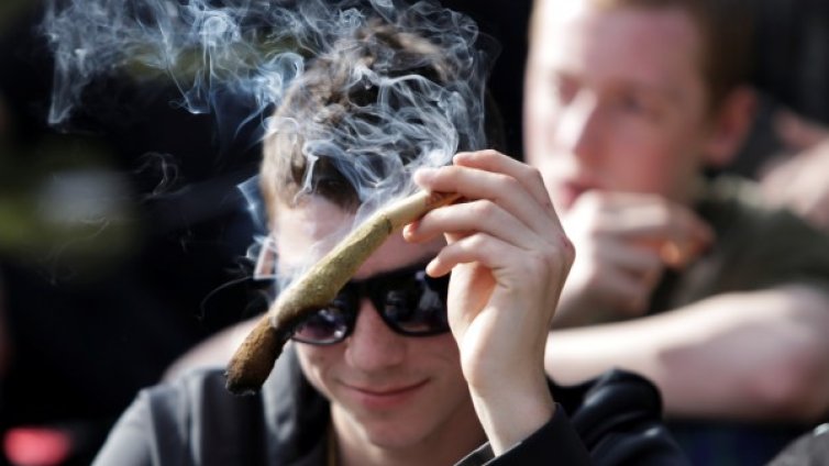 Демонстрация в Париж за легализиране на марихуаната