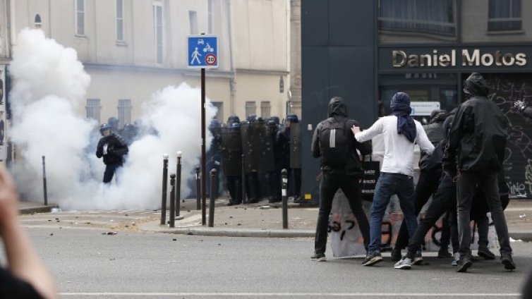 Сблъсъци в Париж  на първомайското шествие