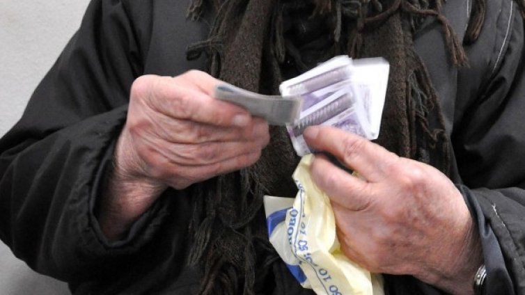 Заради многото празници: Изплащат пенсиите от 9 май