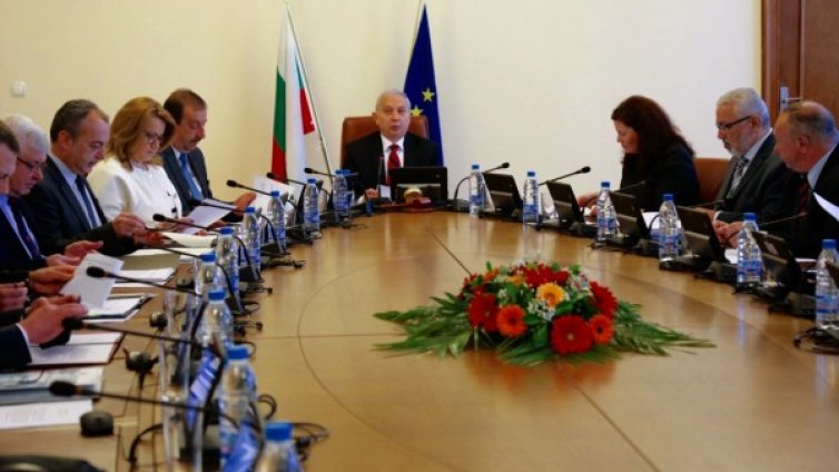 Правителството да работи със служебните зам.-министри!?