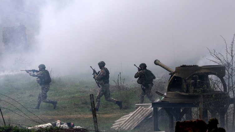 Как НАТО патрулира в морето за предполагаеми руски саботажи?