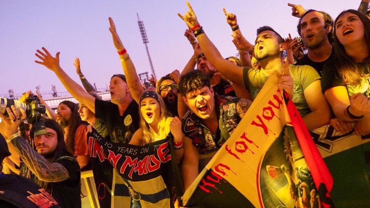 В кадър: Iron Maiden преведоха над 30 000 през великата си 50-годишна епоха