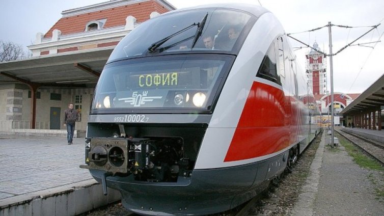 БДЖ пуска още 14 400 места във влаковете за 6 май