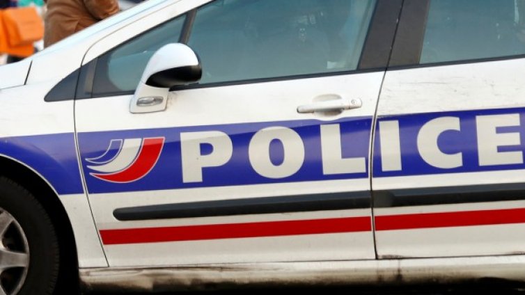 Предполагаем терорист задържан до военна база във Франция