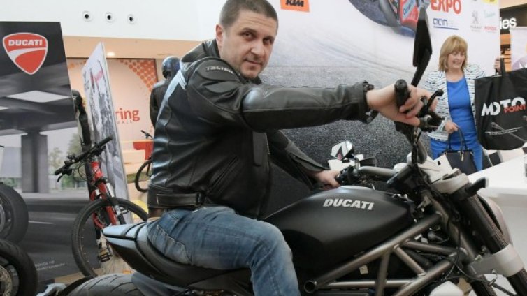 Екшън на екрана и в живота: Грешният Блатечки &ndash; баща за пример