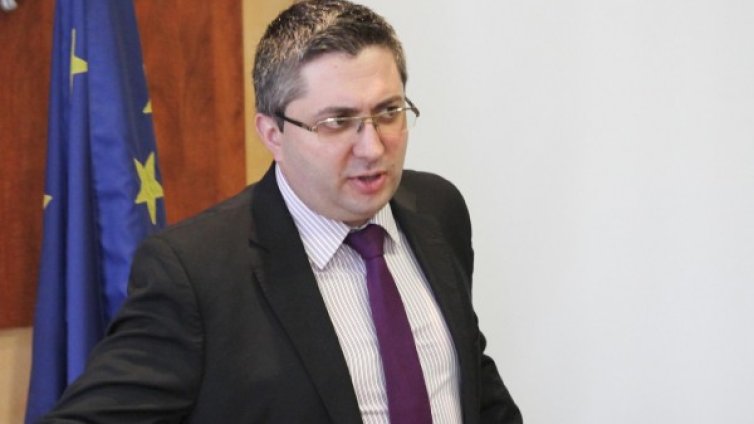 Дончо Атанасов остава шеф на Пътната агенция