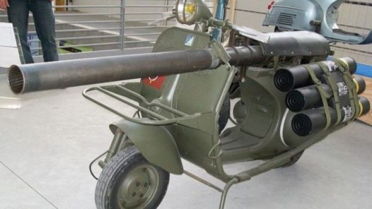 Чаровна Vespa? Не, най-смъртоносният мотоциклет
