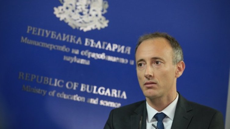 Увеличават учителските заплати с 15% от септември