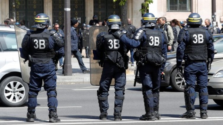 Френски военен обвинен за тероризъм, готвел атентат