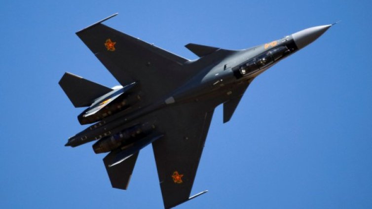 Руски изтребител прехванал US самолет над Черно море