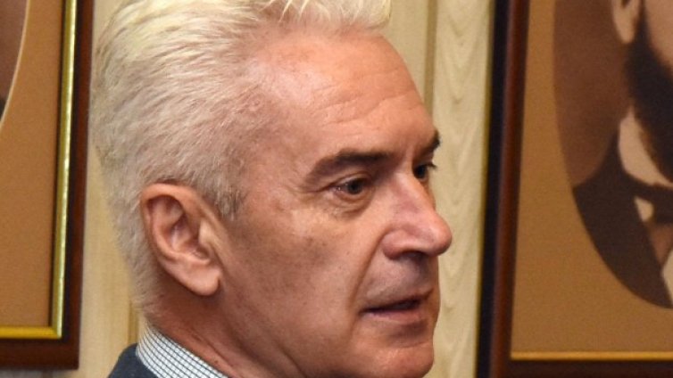 "Атака" с шестима губернатори. Близки до Сидеров?