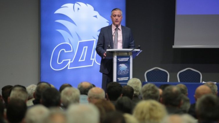 Загуба, извинение и прошка: СДС си преизбра Лукарски!