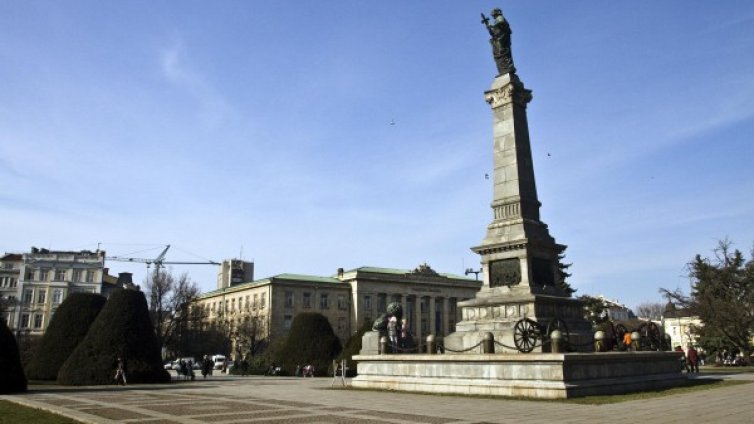 Вандали в Русе трошат люлки, кошчета, лампи...